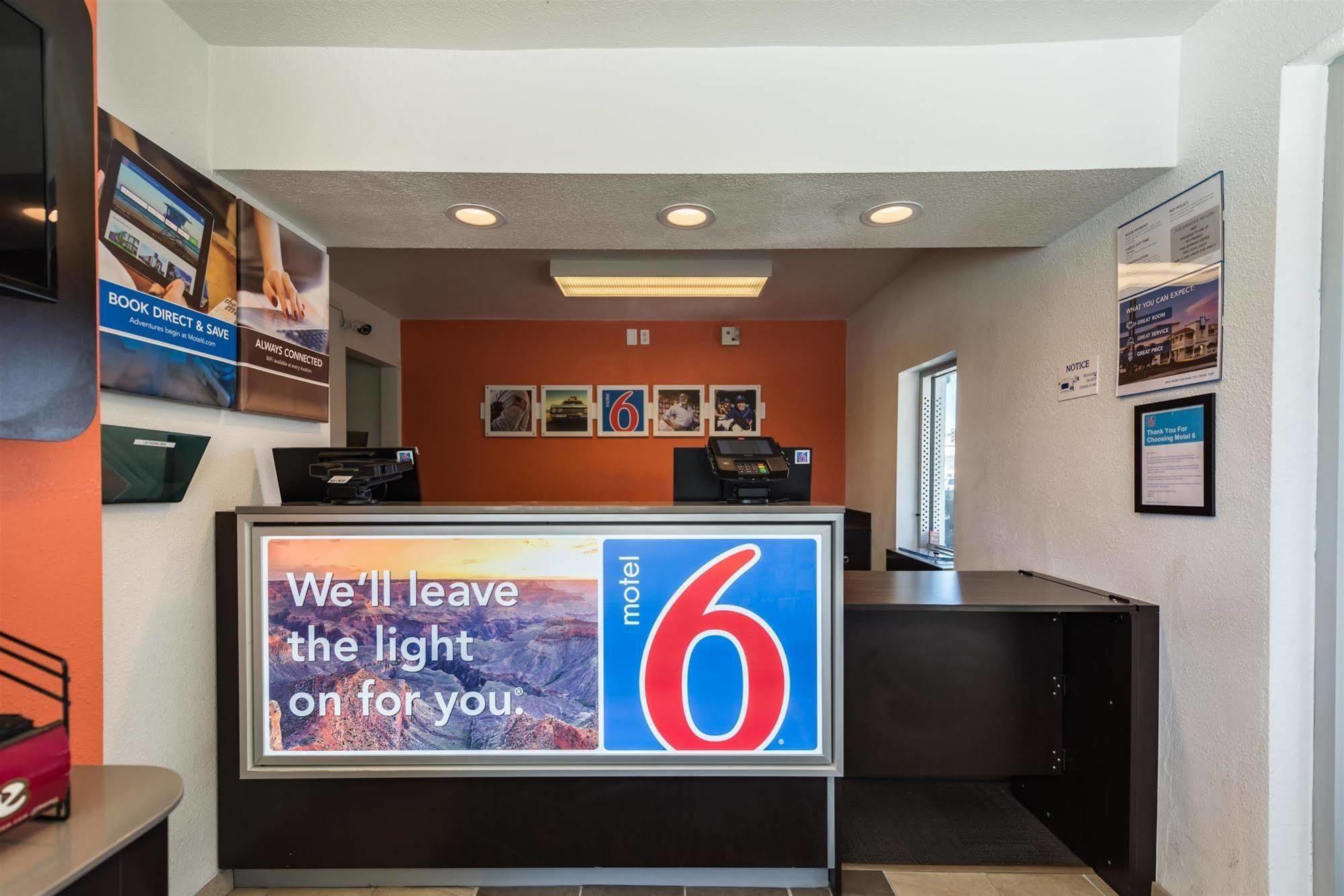 Motel 6-Reno, Nv - Virginia Plumb 외부 사진