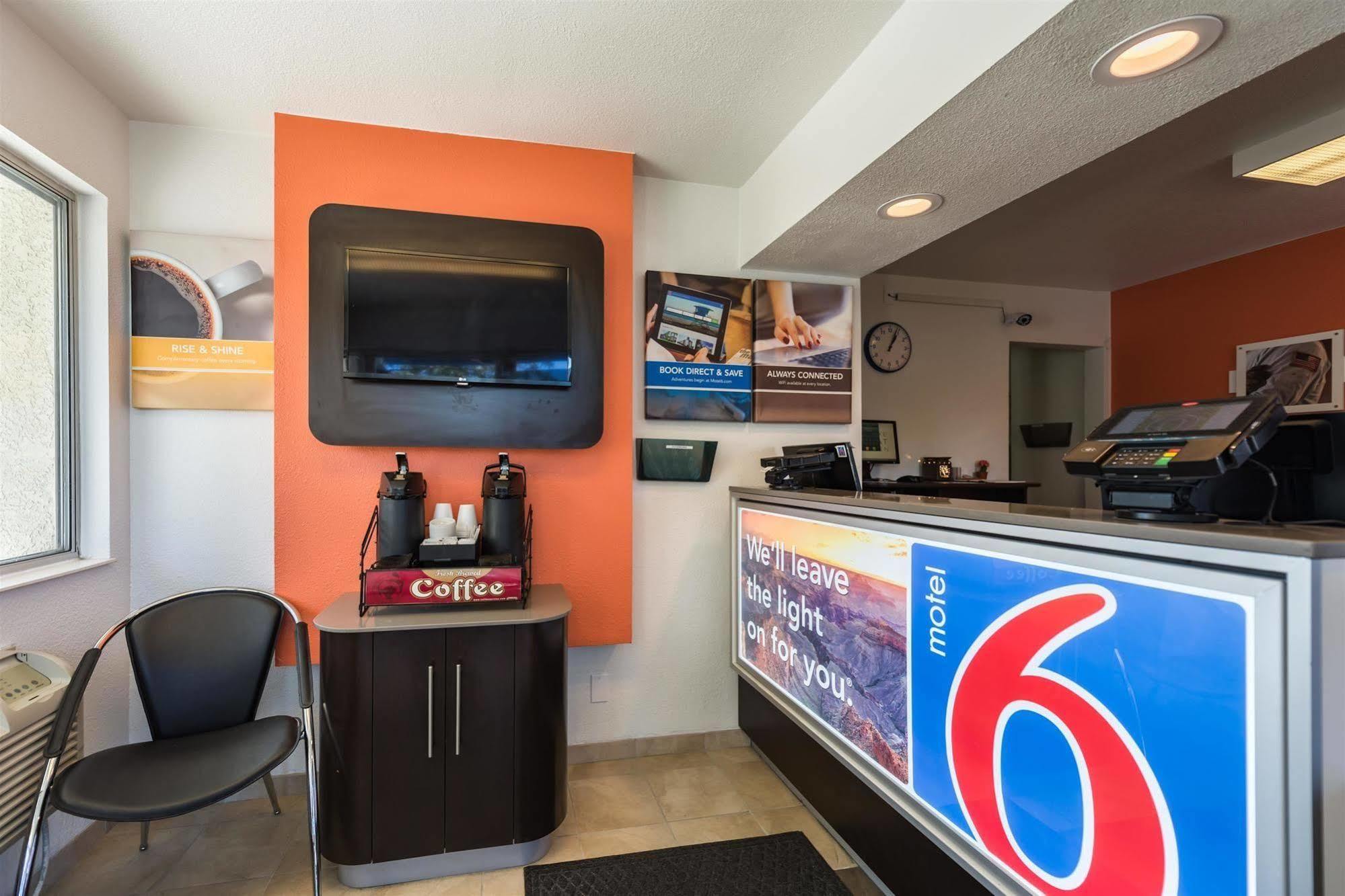 Motel 6-Reno, Nv - Virginia Plumb 외부 사진